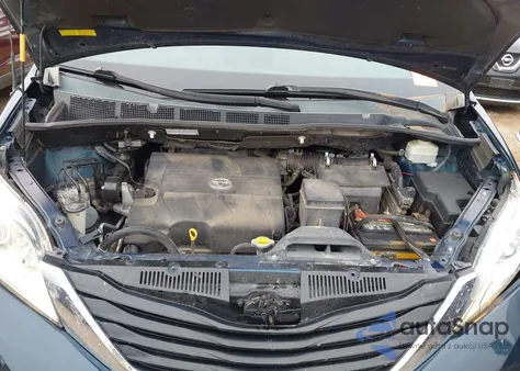 2012 Toyota Sienna Le V6 8 Passenger z USA, uszkodzony, nr VIN 5TDKK3DC9CS221008